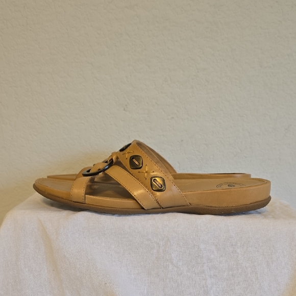 Nurture "Outlaw" Leather Slip-On Sandals In a Neautral Beige Color. Size 8 - Picture 2 of 14